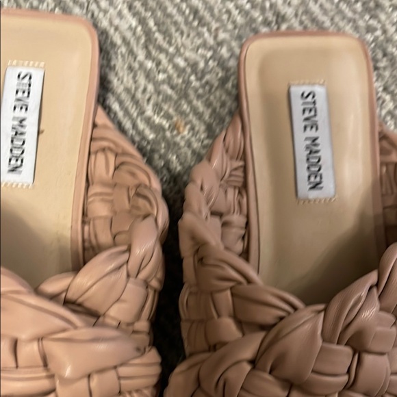 Steve Madden Women's Tan Woven Sandals - Picture 3 of 9